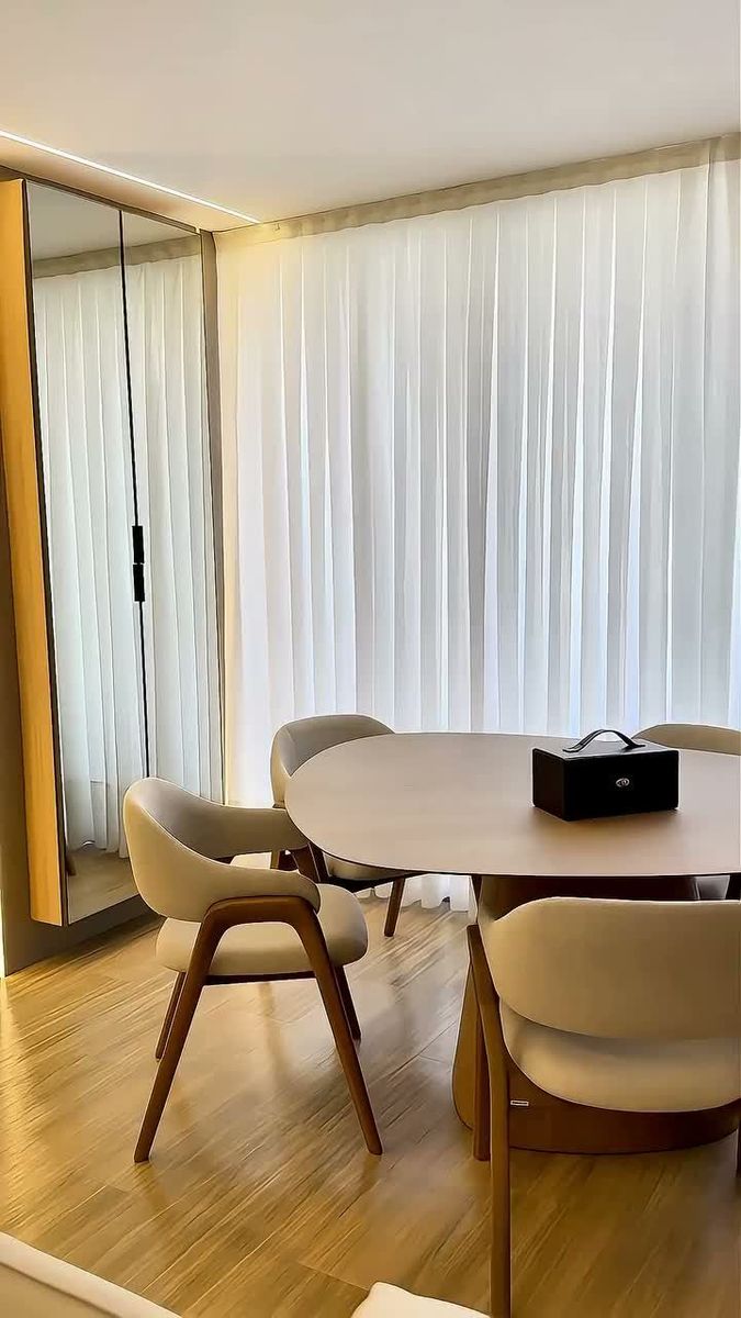 Vídeo de cortina de voil em sala de jantar